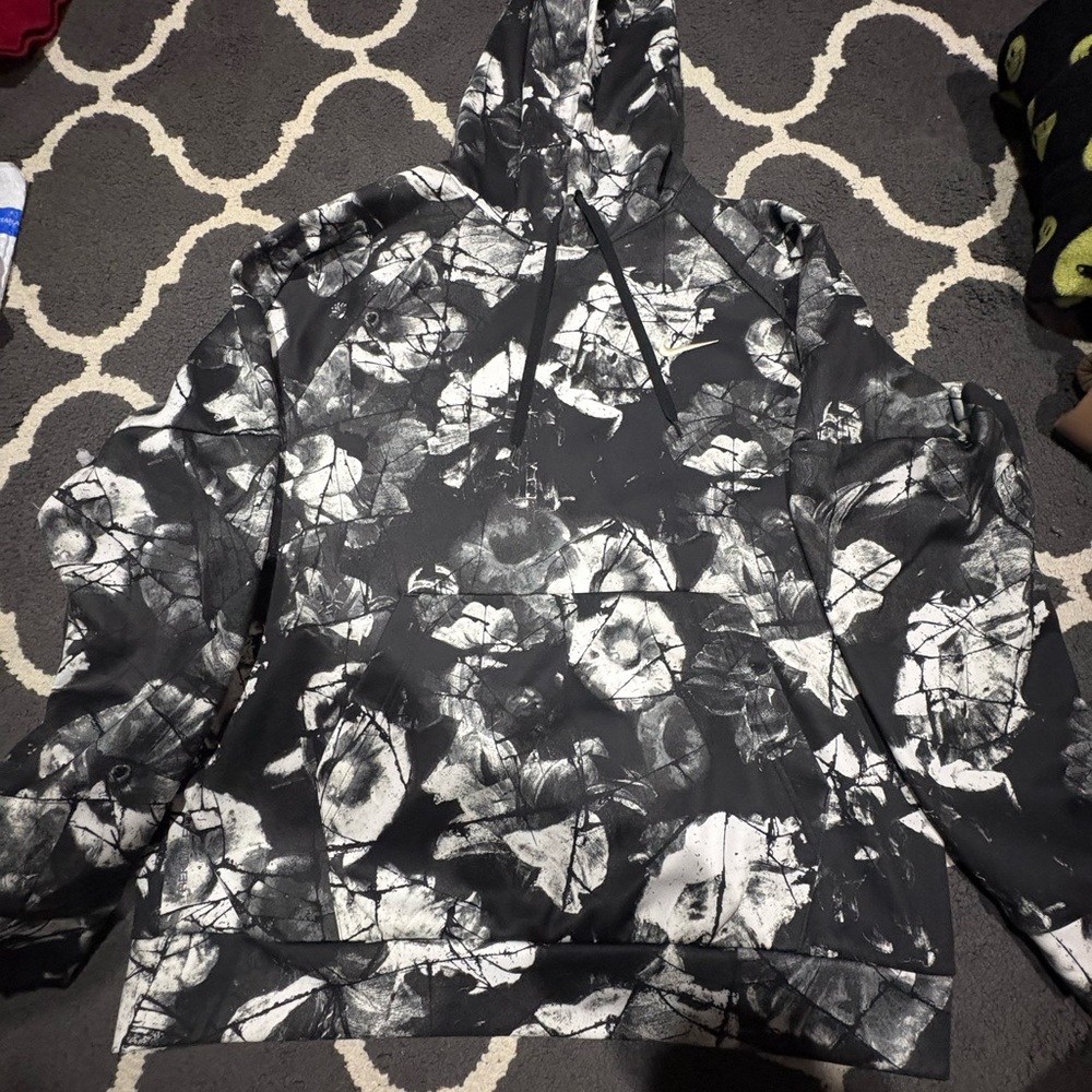 Nike Black and White Therma-Fit Hoodie